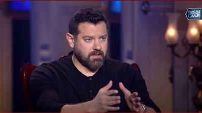 عمرو يوسف: منى زكي أهم شخصية عربيا وسيذكرها التاريخ.. وويجز موهوب