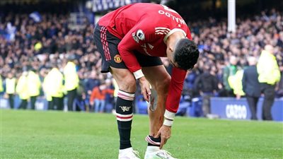 المباراة تحولت إلى مهزلة.. أول تعليق من والدة مشجع حطم رونالدو هاتفه