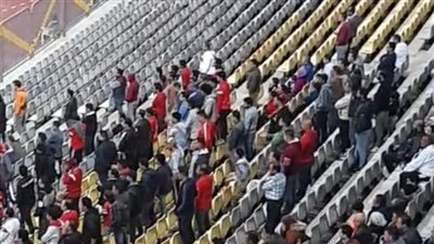 بالدم والروح الماتش مش هيروح.. تشجيع حماسي من جماهير الأهلي للتعادل أمام المصري | بث مباشر