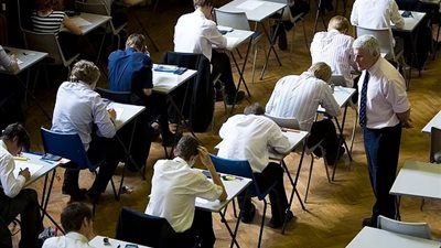 بريطانيا تناقش قرار فرض زي رسمي خاص بالطلاب المتحولين جنسيًا 