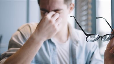 خبراء يحذرون: تغيير الرؤية يشير إلى الإصابة بمرض الزهايمر