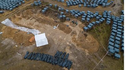 العثور على 1200 جثة بمقابر جماعية بالقرب من العاصمة الأوكرانية بعد مغادرة الجنود الروس