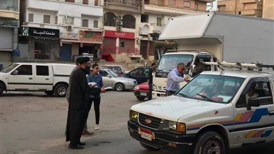 راعي كنيسة بالدقهلية يوزع وجبات الإفطار على الصائمين | صور