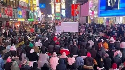 ذعر جماعي بميدان تايمز سكوير بنيويورك بسبب انفجار غطاء غرفة تفتيش صرف صحي| فيديو 