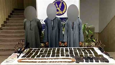 تجارة مخدرات وأسلحة لحمايتها.. سقوط 3 أشخاص في قبضة الأمن بأسيوط