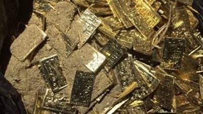 حفرة و352 قطعة ذهبية برسومات فرعونية.. الداخلية تضبط 5 متهمين بالتنقيب عن الآثار بالوادي الجديد