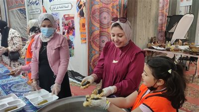  سيدة الخير في الشرقية.. دينا تُنشيء أكبر مطبخ لإفطار الصائمين وتحلم بـ دار أيتام | صور وفيديو