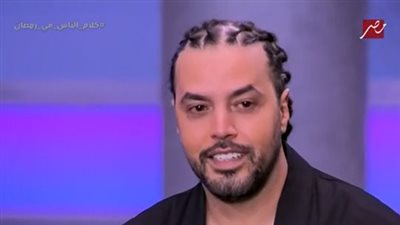 عبد الفتاح الجريني باكيًا: مروحتش المغرب من 4 سنين لأنه صعب عليا بعد وفاة والدتي