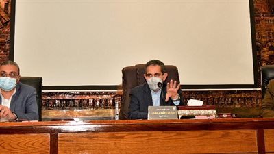 محافظ الغربية يناقش الضوابط المنظمة لتداول الأقماح المحلية موسم 2022