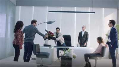 سامح يسرق سوكت شحن لذيذ.. ملخص مسلسل في بيتنا روبوت 2 الحلقة 10