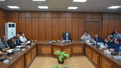 أبرزها تحصيل القمح.. محافظ المنيا يناقش عددًا من القضايا مع نواب البرلمان
