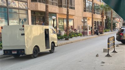 كرتونة أمام فندق.. جسم غريب يثير الذعر بالدقي والأمن يؤكد سلبية البلاغ