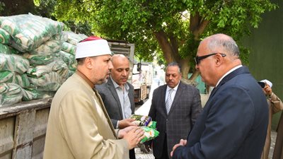 أوقاف قنا تستلم 30 ألف شنطة مواد غذائية لتوزيعها على الأسر الأولى بالرعاية