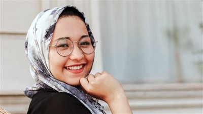 الشاعرة أميرة البيلي ترد على منتقديها: كله عامل فيها شيخ ولما يبقى لوحده يغلط | فيديو