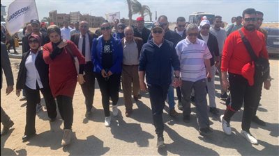 محافظ بورسعيد يتفقد مشروعات مدينة سلام بصحبة عدد من الشباب | صور 