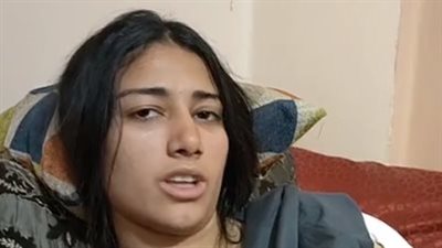 فتاة تعتدي على أخرى وتُصيبها بجروح تطلَّبت 71 غرزة.. والضحية: ما أعرفهاش.. وقالتلي أنا علِّمت عليكي | بث مباشر