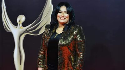 خبيرة التجميل دعاء سهيل داخل القسم لاستكمال التحقيق معها في قضية الأدوية المغشوشة| فيديو