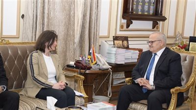 الخشت يبحث تعزيز التعاون ومنح درجات علمية مشتركة بين جامعتي القاهرة والسوربون