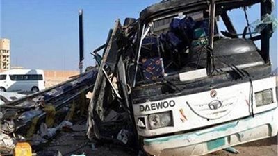 مصرع وإصابة 24 شخصًا في تصادم أتوبيس يقل سُياحًا مع سيارة نصف نقل بأسوان