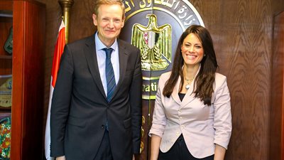 وزيرة التعاون الدولي تلتقي نائب رئيس البنك الأسيوي للاستثمار في البنية التحتية