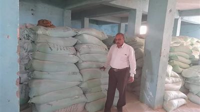 ضبط تاجر استولى على 6 طن دقيق مدعم لبيعه في السوق السوداء بسوهاج