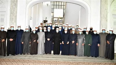 تنفيذًا لتوجيهات الرئيس.. وزير الأوقاف يجتمع بالأئمة المتميزين لاختيار قادة الرأي الديني 