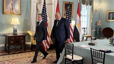 وزير الخارجية الأمريكي يسلم سامح شكري هدية تخليدا للذكرى المئوية لعلاقات البلدين |صور