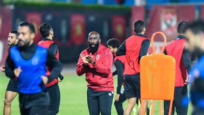 مران الأهلي | إحماء 30 دقيقة.. موسيماني يجتمع بالجهاز الفني وتقسيمة قوية للاعبين