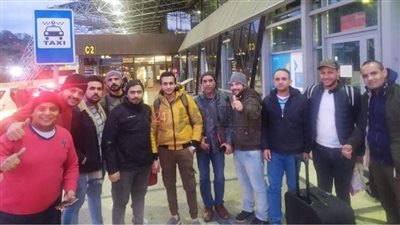 مطار القاهرة يستقبل 11 بحارًا مصريا كانوا عالقين في ميناء بأوكرانيا |صورة