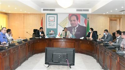 محافظ الفيوم يتابع آليات تنفيذ مسار القطار الكهربائي السريع