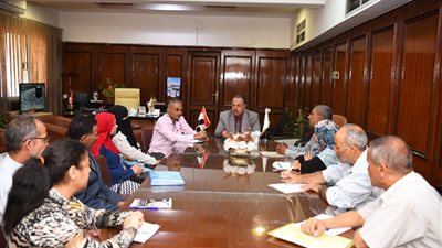 سكرتير عام قنا يناقش خطة تنمية وتطوير الموارد المحلية: توفر دخلًا مباشرًا للمحافظة