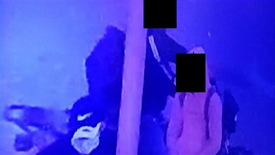 الكاميرات ترصد مشتبهًا بهم في سرقة محل مجوهرات داخل كمبوند شهير | صور