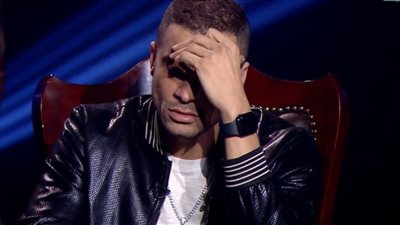 حسن شاكوش ينهار من البكاء خلال حديثه عن مرض والدته: أنا السبب| فيديو