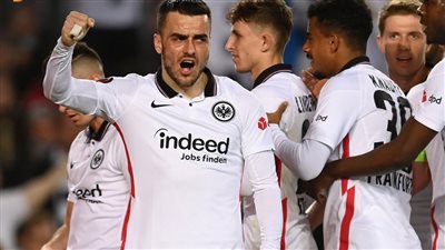 برشلونة يودّع الدوري الأوروبي بعد سقوطه أمام فرانكفورت في إياب ربع النهائي