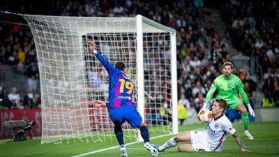 سقوط برشلونة ورحيل رونالدو عن يونايتد.. جولة في الصحف العالمية اليوم