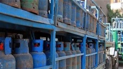 اشتعال النيران في إطارات سيارة محملة بـ أسطوانات غاز دون إصابات بصحراوي المنيا