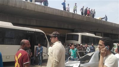 إصابة 3 أشخاص في سقوط سيارة من أعلى كوبري عرابي بـ شبرا الخيمة 