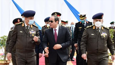 السيسي يشيد بجهود القوات المسلحة في تنفيذ مهامها بإخلاص على كافة الاتجاهات الاستراتيجية