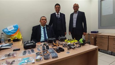 أخفاها داخل عبوة غذائية.. ضبط راكب بمطار القاهرة حاول تهريب كمية كبيرة من الأقراص المخدرة