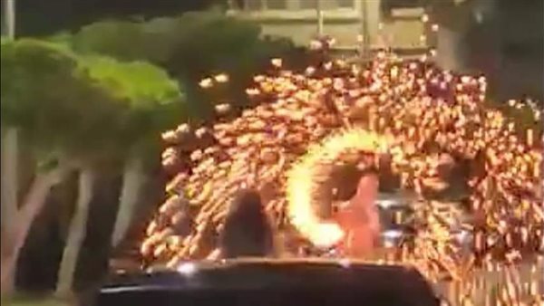 فتيات يشعلن سلك المواعين