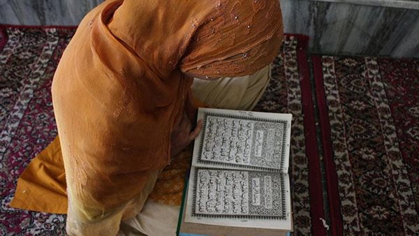 قراءة المرأة للقرآن