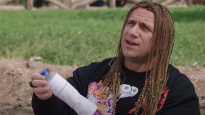 زجاجة أمم إفريقيا.. أحمد مكي يتقمص دور أبو جبل خلال مسلسل الكبير