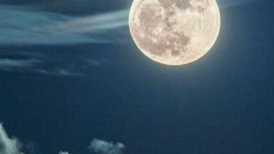 مكتملًا طوال الليل.. البدر الأول لشهر رمضان يزين سماء الوطن العربي