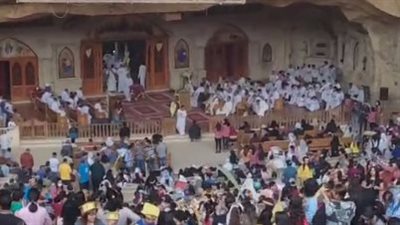 بحضور المئات.. بدء قداس أحد السعف في دير القديس سمعان الخراز بالمقطم | بث مباشر