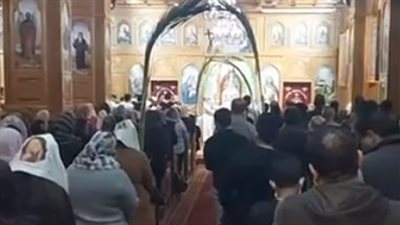 بعد انقطاع عامين بسبب كورونا.. السعادة تغمر أقباط بورسعيد خلال حضورهم قداس أحد السعف| بث مباشر