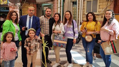 أقباط بورسعيد يحتفلون بـ عيد الزعف بالتيجان والأساور والأكاليل | صور