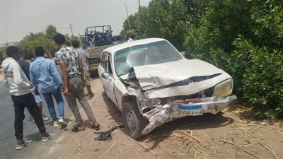 مصرع شخص في حادث تصادم بين سيارة ملاكي وتوكتوك بأسوان