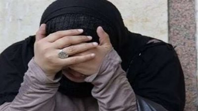 في حالة خطرة.. فتاة تطعن والدها بسكين دفاعا عن والدتها ببني سويف