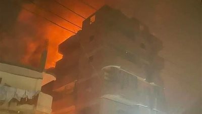 الدفع بـ 13 سيارة إطفاء للسيطرة على حريق 4 منازل بمدينة بنها.. وفصل الكهرباء والغاز عن المنطقة |صور
