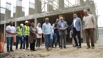 محافظ بورسعيد يتابع سير العمل في إنشاء أبراج بالميرا بحي الضواحي | صور 